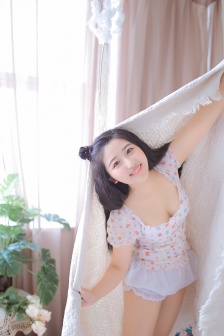 美女扒开胸罩露出奶头的
